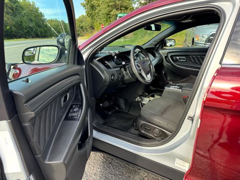 Used 2017 Ford Taurus Police Interceptor AWD image 9