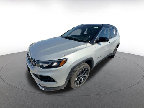 Used 2025 Jeep Compass Limited image 3