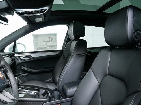 Certified 2026 Porsche Macan AWD/4WD image 5