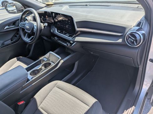 Used 2025 Chevrolet Equinox LT image 36