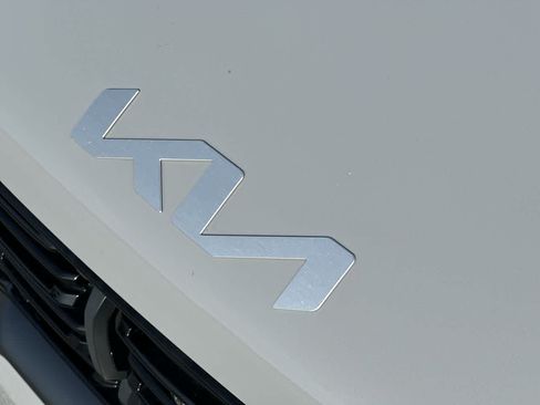 Used 2024 Kia Sorento SX AWD/4WD image 11