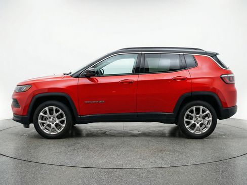 Used 2025 Jeep Compass Limited image 5