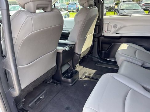 Certified 2026 Toyota Sienna XLE FWD image 46