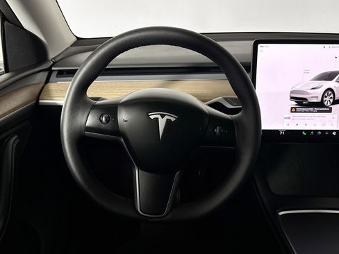 Used 2023 Tesla Model Y Long Range image 22