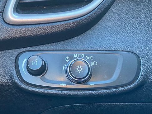 Used 2019 Chevrolet Trax LS image 24