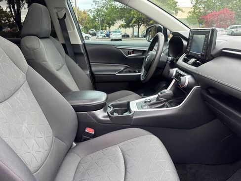 Used 2021 Toyota RAV4 XLE w/ Convenience Package AWD/4WD image 16