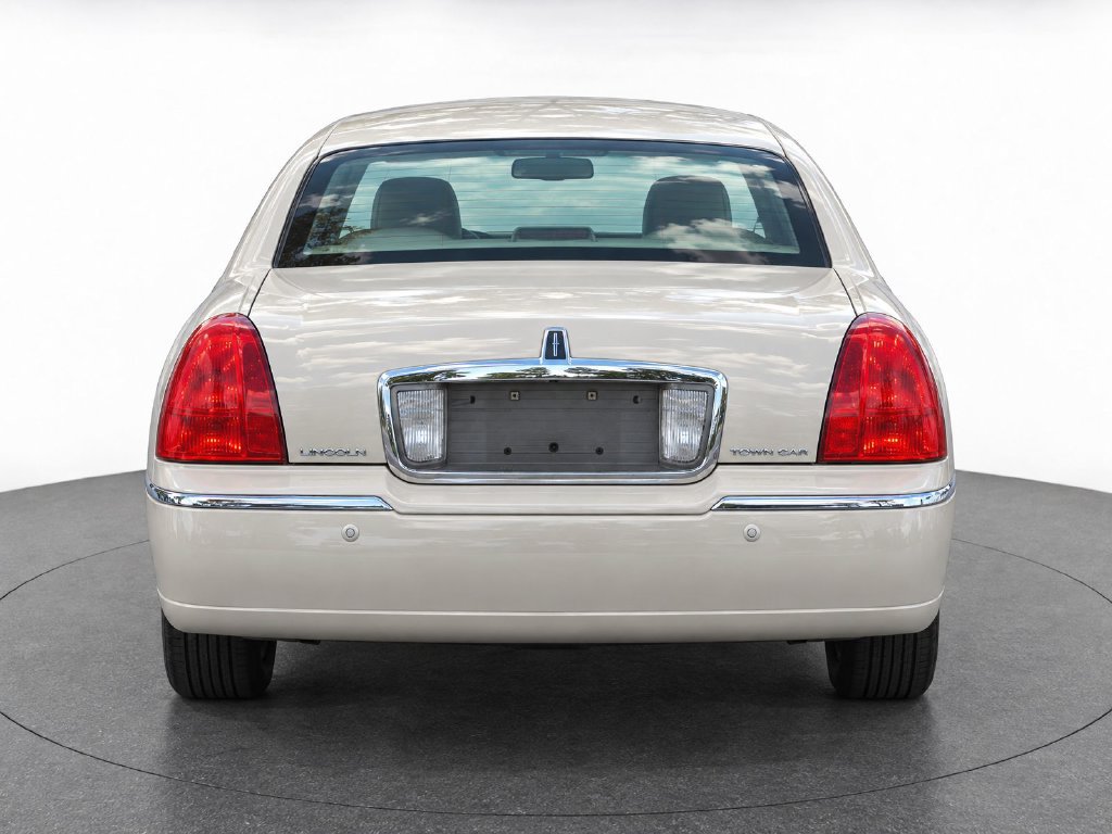Used 2003 Lincoln Town Car Cartier RWD image 34