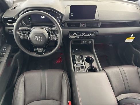 Certified 2025 Honda Pilot Black Edition image 29