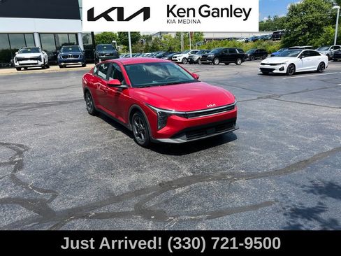 Certified 2025 Kia K4 FWD image 3