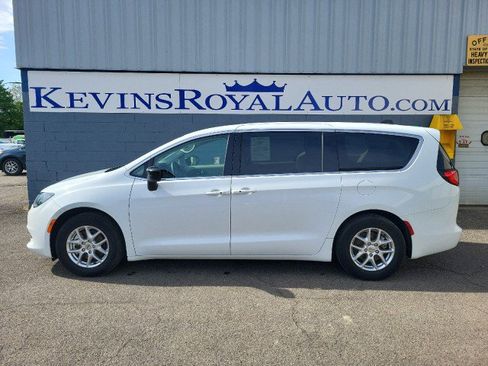 Used 2024 Chrysler Voyager LX FWD image 1