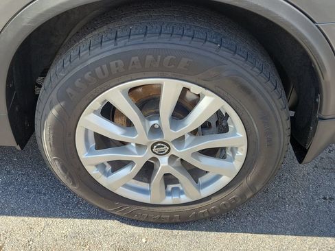 Used 2018 Nissan Rogue SV w/ Premium Package FWD image 9