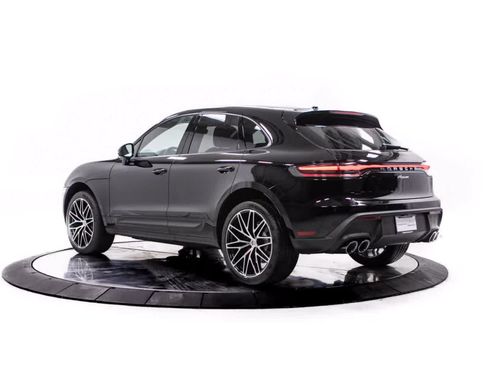 Certified 2026 Porsche Macan AWD/4WD image 3