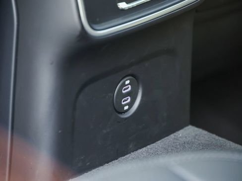 Certified 2026 Porsche Macan AWD/4WD image 36