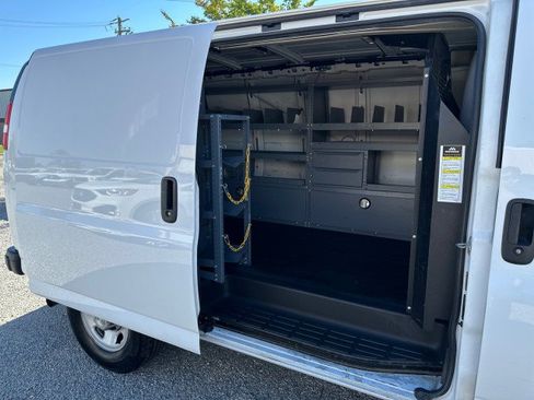 Used 2020 Chevrolet Express 3500 w/ Driver Convenience Package RWD image 28