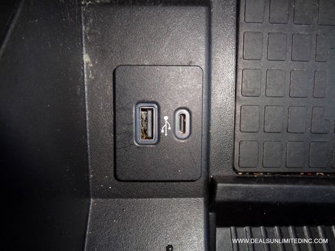 Used 2021 Ford Expedition Max XLT image 18