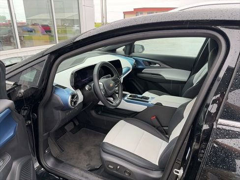Used 2025 Chevrolet Equinox EV LT FWD image 6