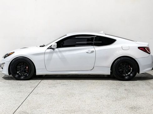 Used 2016 Hyundai Genesis Coupe 3.8 image 9