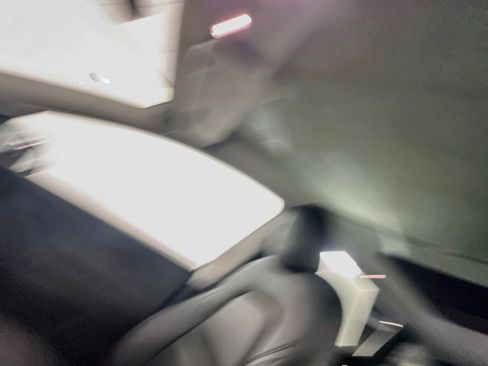 Used 2021 Tesla Model Y Long Range AWD/4WD image 25