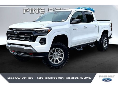 Used 2024 Chevrolet Colorado Z71 w/ Z71 Convenience Package 2 AWD/4WD image 10