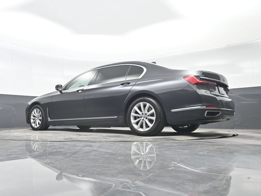 Used 2021 BMW 740i w/ Premium Package RWD image 29