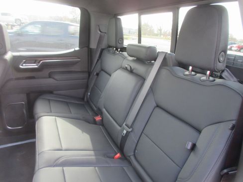 New 2026 GMC Sierra 1500 SLT image 15