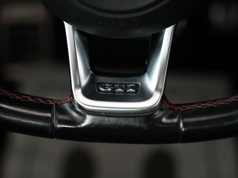 Used 2015 Volkswagen GTI SE FWD image 39