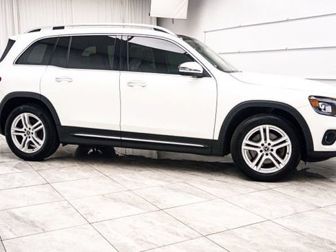 Used 2022 Mercedes-Benz GLB 250 4MATIC image 2