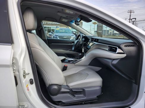 Used 2018 Toyota Camry SE image 11