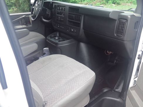 Used 2016 Chevrolet Express 3500 LT w/ LT Preferred Equipment Group RWD image 17