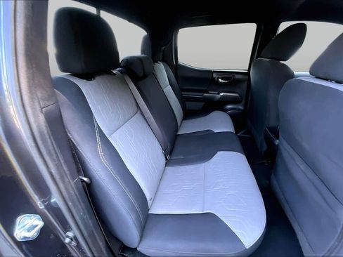 Certified 2020 Toyota Tacoma TRD Off-Road w/ Technology Package AWD/4WD image 18