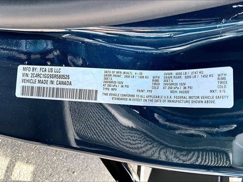 Used 2025 Chrysler Pacifica Limited FWD image 14