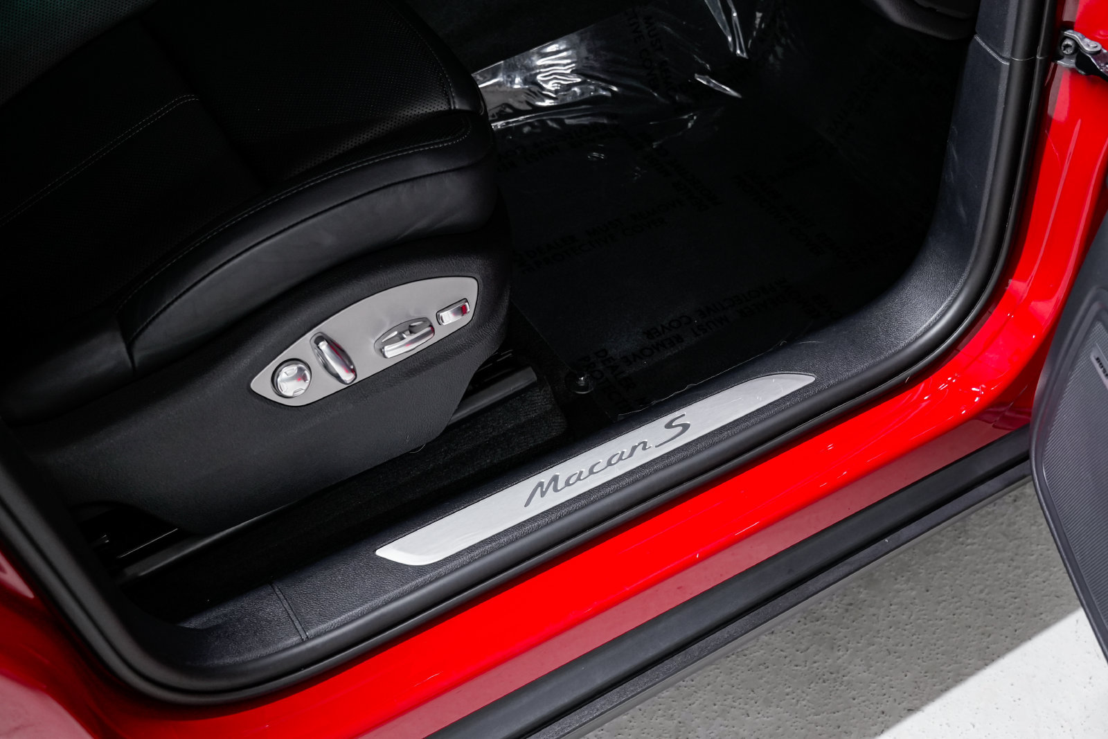 Used 2023 Porsche Macan S w/ Premium Package Plus AWD/4WD image 23