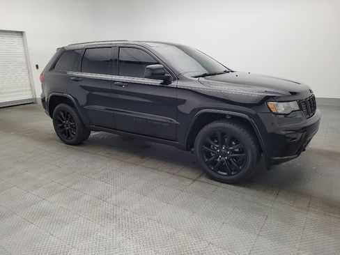 Used 2020 Jeep Grand Cherokee Altitude image 11