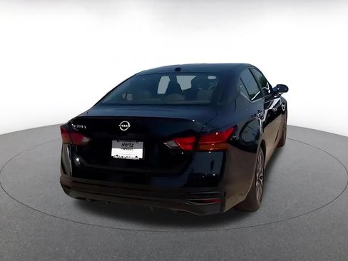 Used 2025 Nissan Altima 2.5 SV FWD image 11