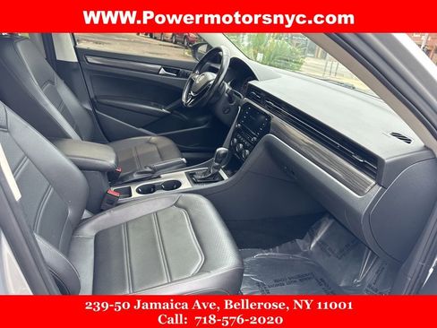 Used 2020 Volkswagen Passat 2.0T R-Line image 14