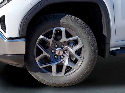 New 2026 GMC Sierra 1500 SLT image 2