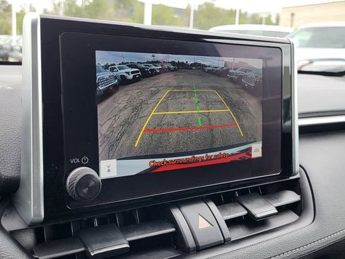 Used 2023 Toyota RAV4 LE AWD/4WD image 17