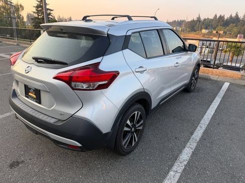 Used 2019 Nissan Kicks SR w/ SR Premium Package FWD image 5