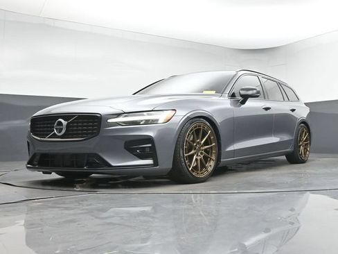 Used 2021 Volvo V60 T6 R-Design w/ Advanced Package FWD image 12