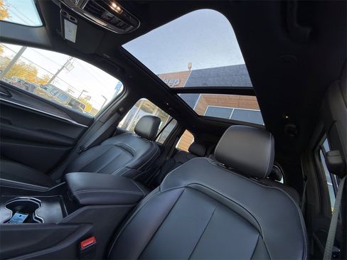 New 2025 Jeep Grand Cherokee Limited w/ Black Appearance Package image 20