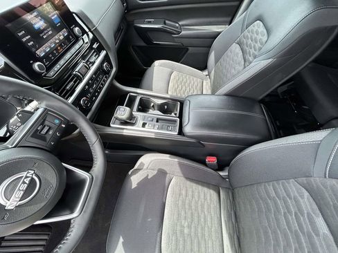Used 2025 Nissan Pathfinder SV FWD image 10
