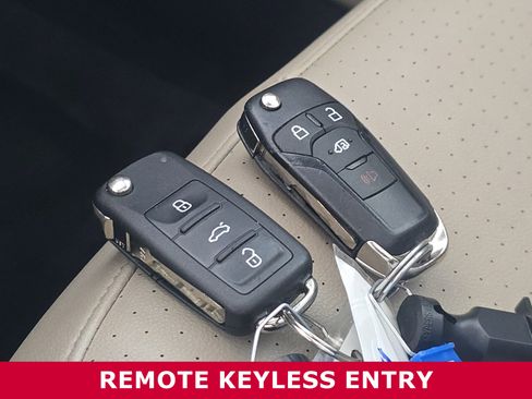 Used 2019 Volkswagen Beetle 2.0T SE image 31