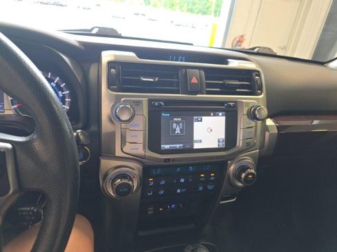 Used 2016 Toyota 4Runner SR5 AWD/4WD image 9