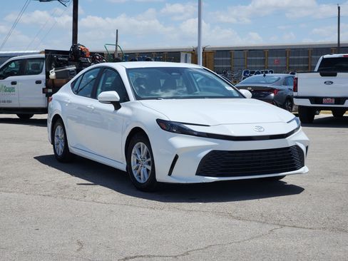 Used 2025 Toyota Camry LE FWD image 3