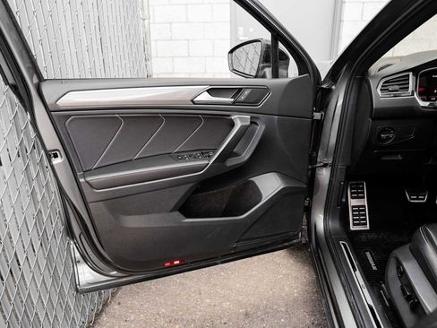 Used 2023 Volkswagen Tiguan SE R-Line image 12