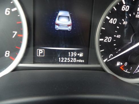 Used 2017 Nissan Sentra SV FWD image 17