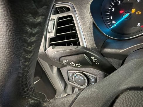 Certified 2019 Ford Escape Titanium AWD/4WD image 21