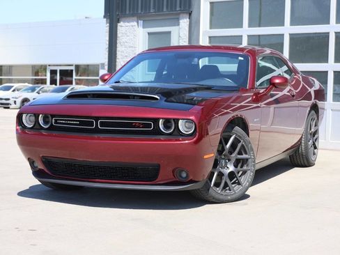 Used 2018 Dodge Challenger R/T w/ Sound Group RWD image 3