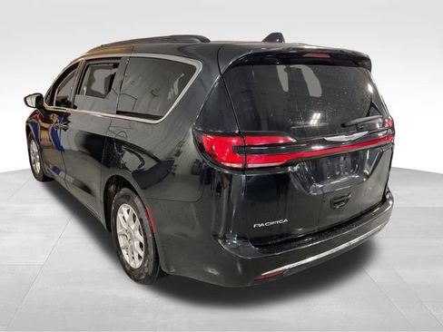 Used 2022 Chrysler Pacifica Touring-L image 5