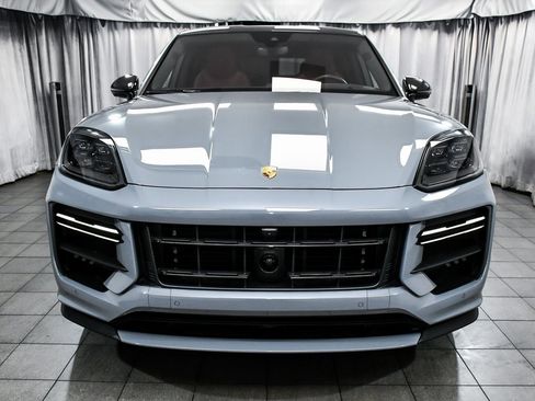Used 2024 Porsche Cayenne Turbo GT image 2